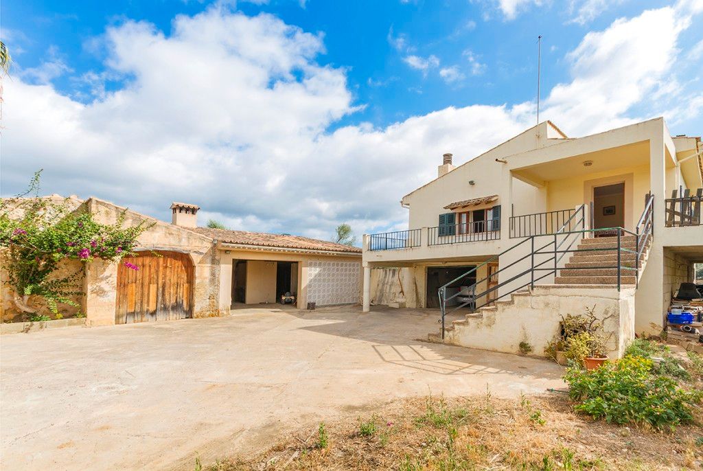 Vista exterior de Finca rústica en venda en  Madrid Capital amb Jardí privat, Terrassa i Traster