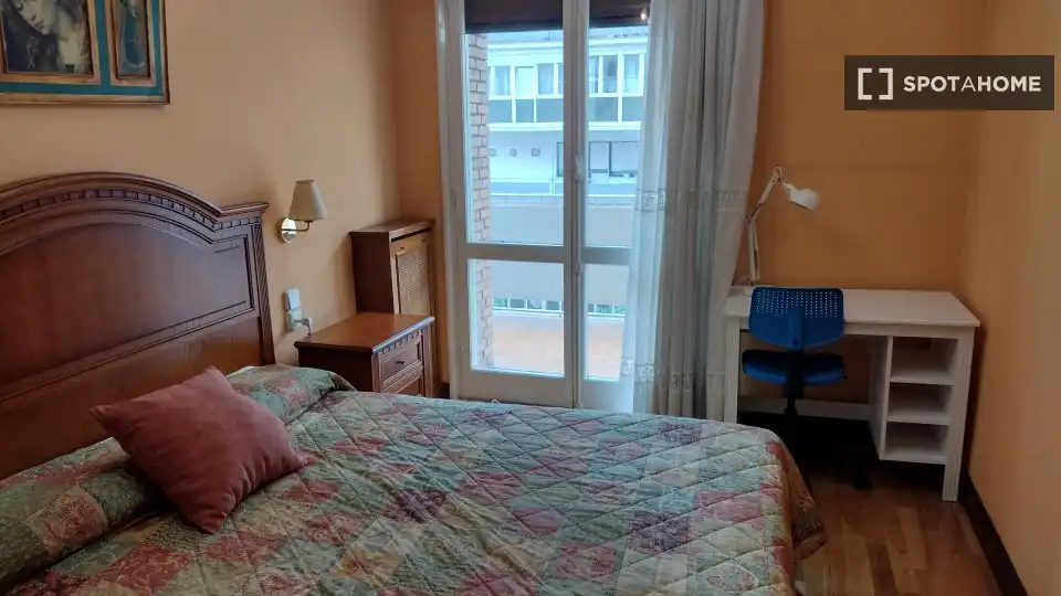 Bedroom of Apartments for share in Bilbao   with Air Conditioner, Terrace and Furnished