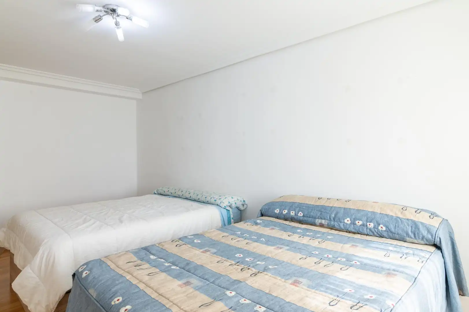 Habitación de Piso en venta en  Pamplona / Iruña con Calefacción, Parquet y Balcón