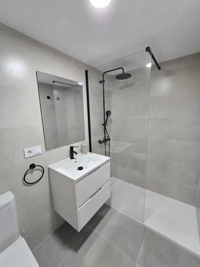 Bathroom of Flat for rent in Bailén - Miraflores
