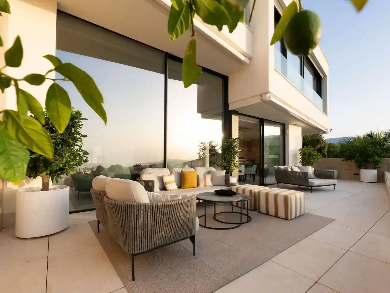 Terrassa de Apartament en venda en Benahavís amb Aire condicionat, Piscina i Balcó