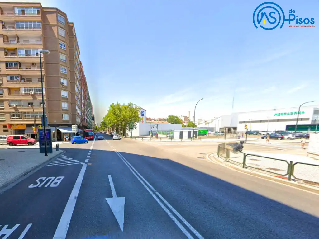 Flat for rent in Calle de Felisa Galé, 2, La Jota