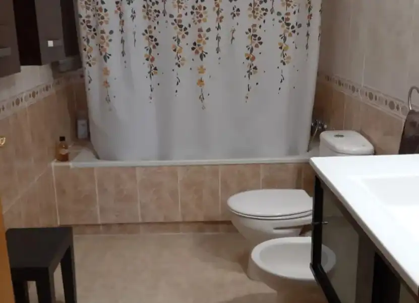 Baño de Piso de alquiler en Torrent con Aire acondicionado, Trastero y Horno