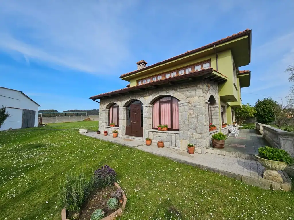 Vista exterior de Casa o chalet en venta en Avilés