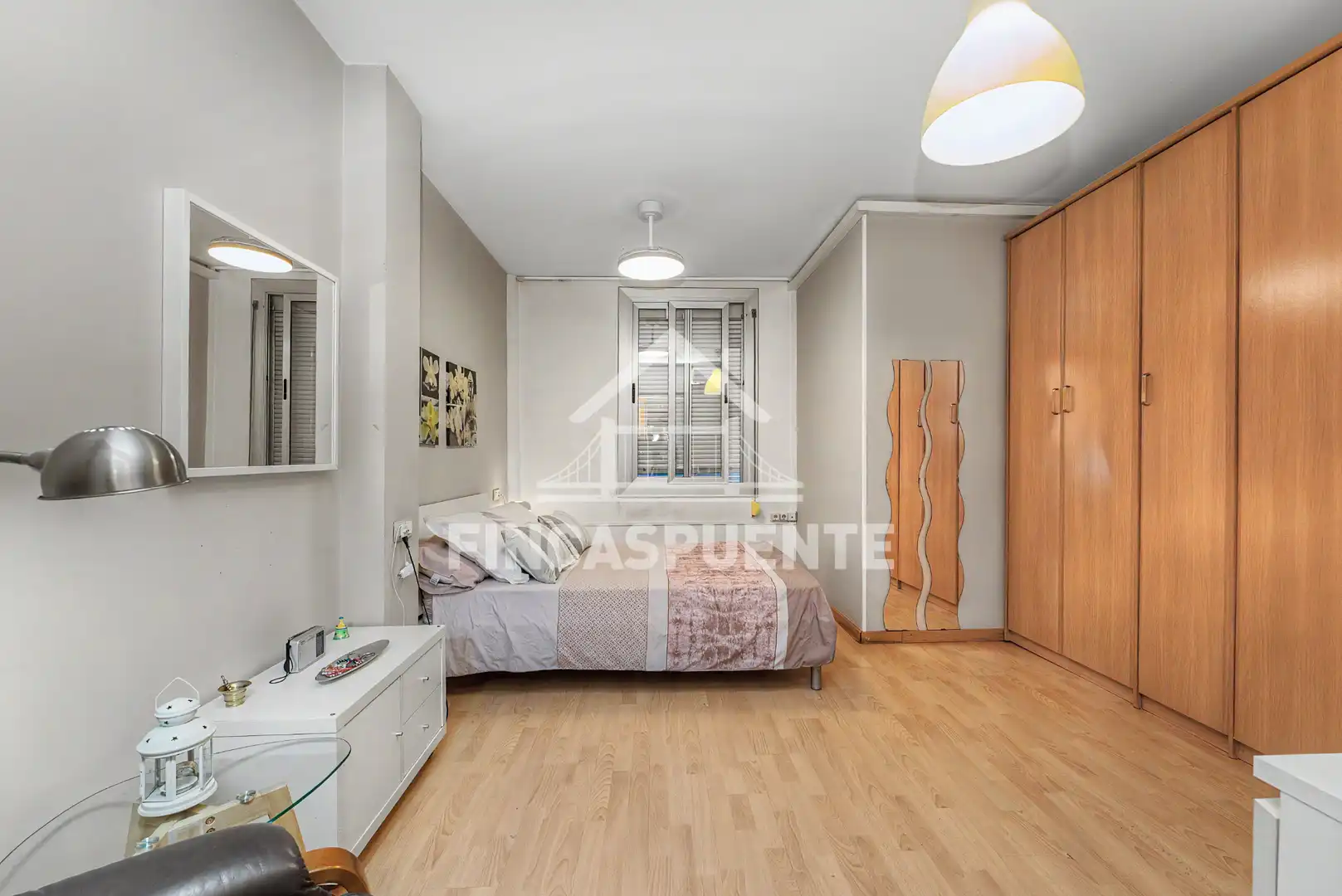 Schlafzimmer von Erdgeschoss zum Verkauf in Barcelona mit Klimaanlage und Heizung