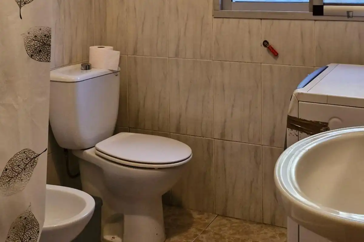 Bathroom of Houses for rent in Granada  with Air Conditioner, Furnished and Washing machine
