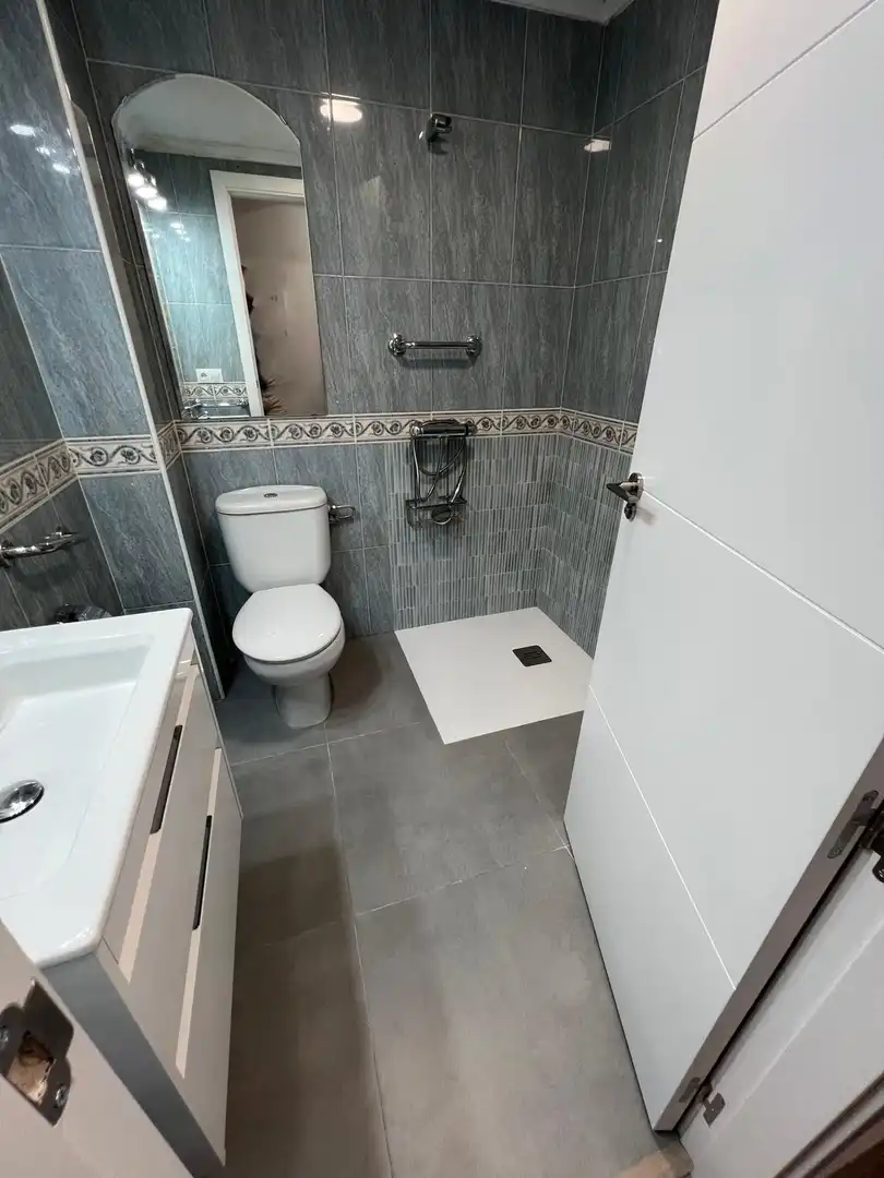 Baño de Piso de alquiler en Sevilla con Aire acondicionado, Terraza y Amueblado