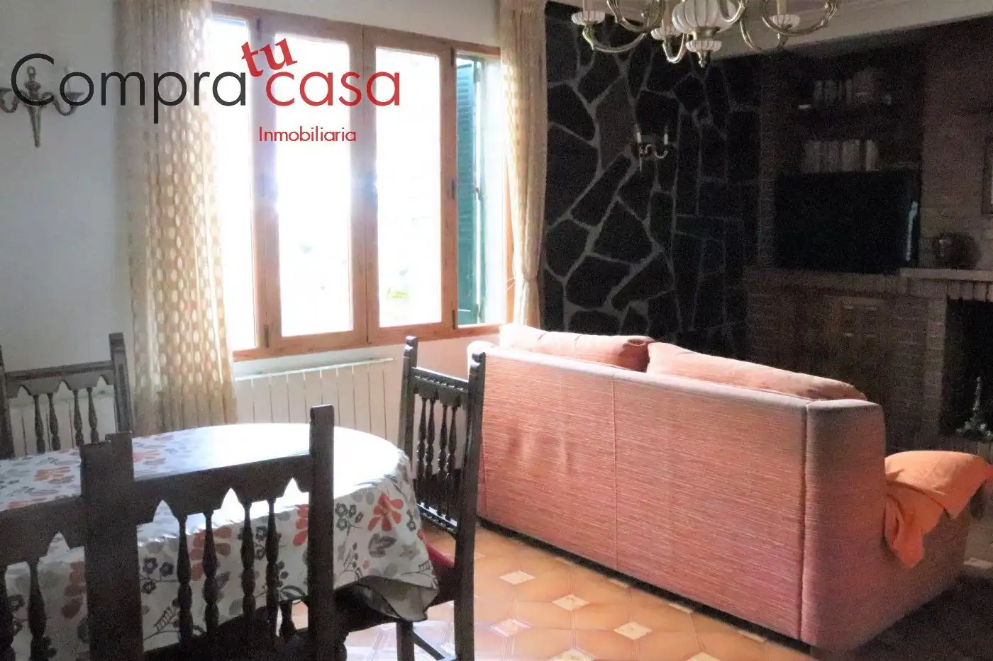 Sala d'estar de Casa o xalet en venda en Segovia amb Calefacció, Jardí privat i Terrassa