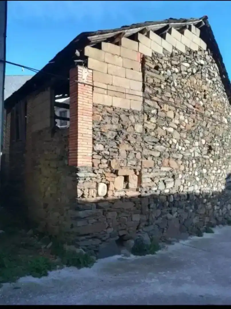 Vista exterior de Casa adosada en venda en Igüeña