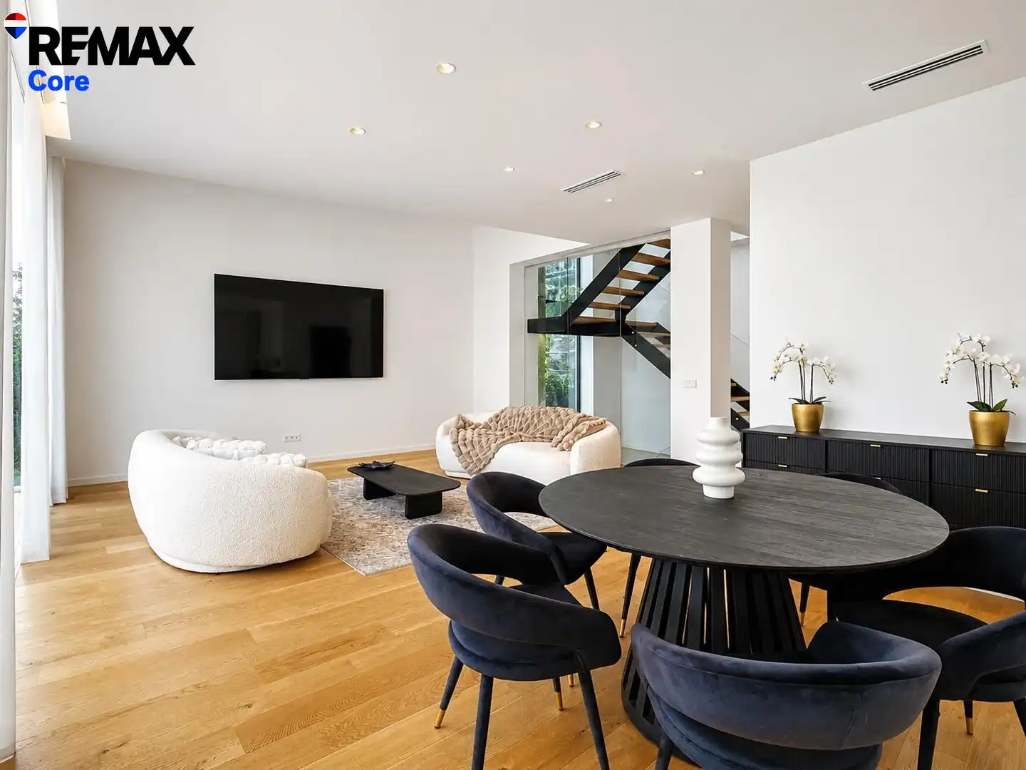Sala d'estar de Casa o xalet en venda en Marbella amb Aire condicionat, Calefacció i Jardí privat