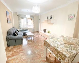 Sala d'estar de Pis de lloguer en  Granada Capital amb Aire condicionat, Moblat i Forn