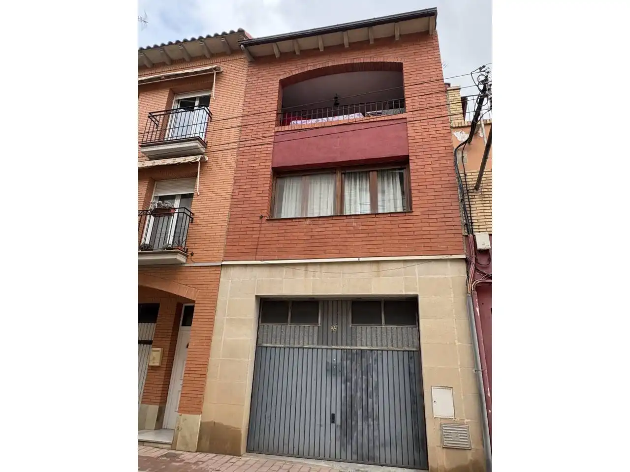 Vista exterior de Casa o xalet en venda en Binéfar amb Aire condicionat, Calefacció i Terrassa