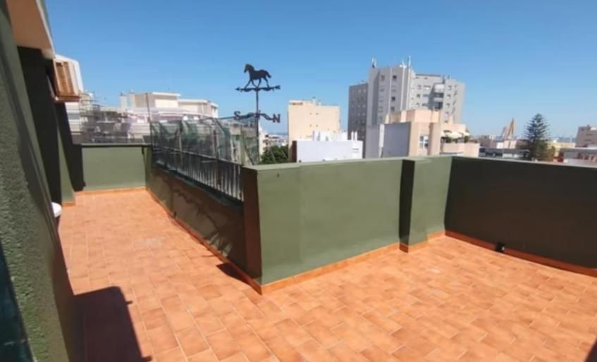 Terrassa de Àtic en venda en  Cádiz Capital amb Aire condicionat, Parquet i Terrassa
