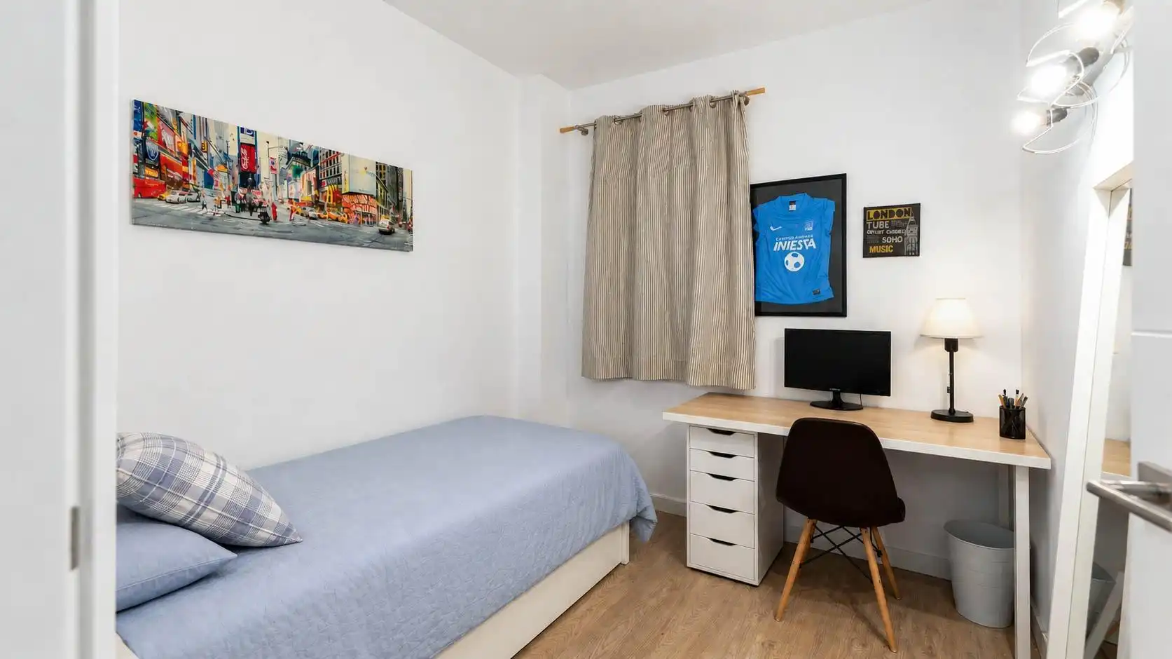 Schlafzimmer von Wohnung zum Verkauf in Barcelona mit Klimaanlage, Heizung und Privatgarten