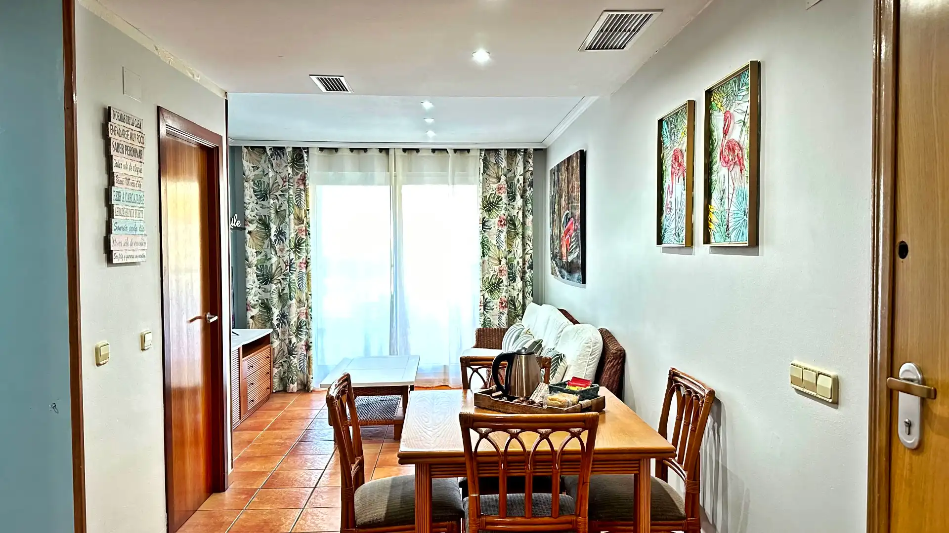 Sala d'estar de Apartament de lloguer en Oliva amb Aire condicionat, Calefacció i Terrassa