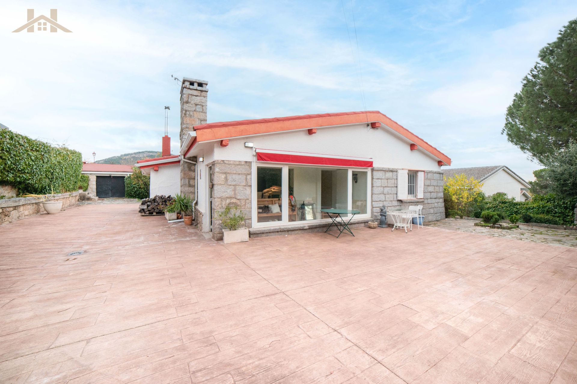 Exterior view of House or chalet for sale in Collado Mediano  with Private garden