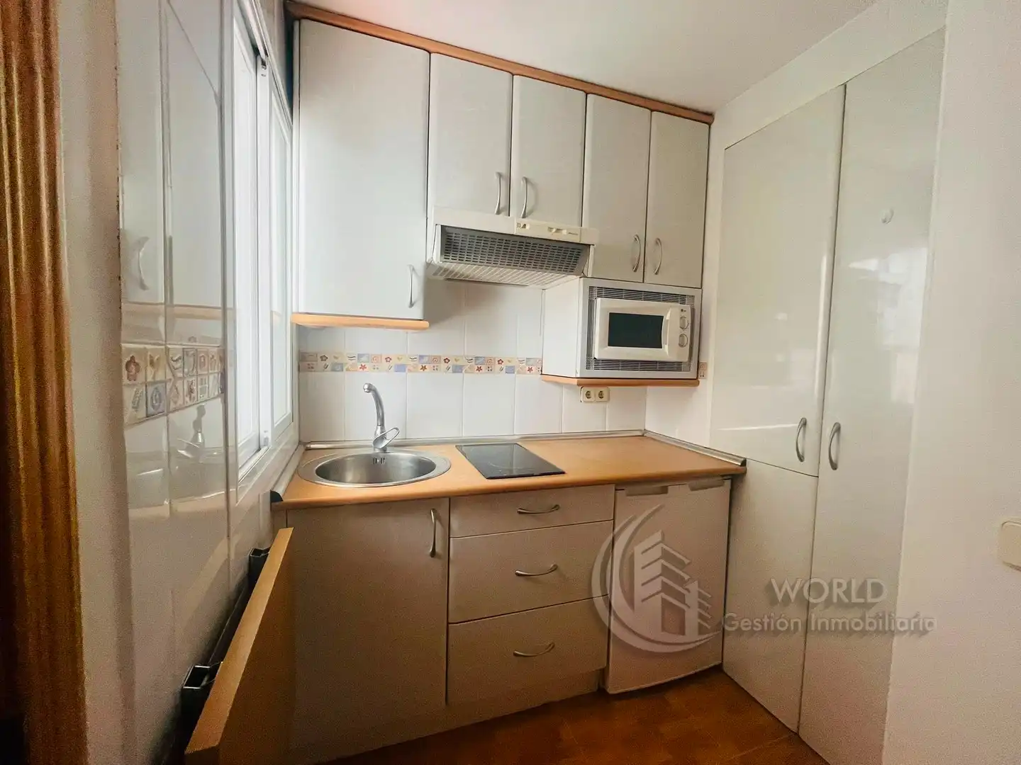 Cuina de Apartament de lloguer en Madrid amb Calefacció, Moblat i Rentadora