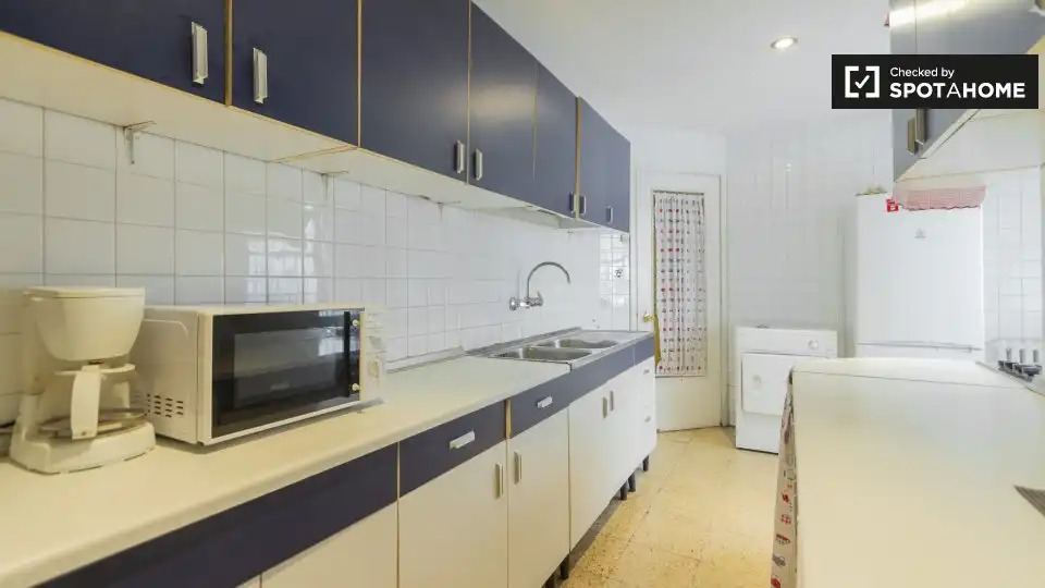 Kitchen of Flat for rent in Madrid  with Air Conditioner, Heating and Furnished