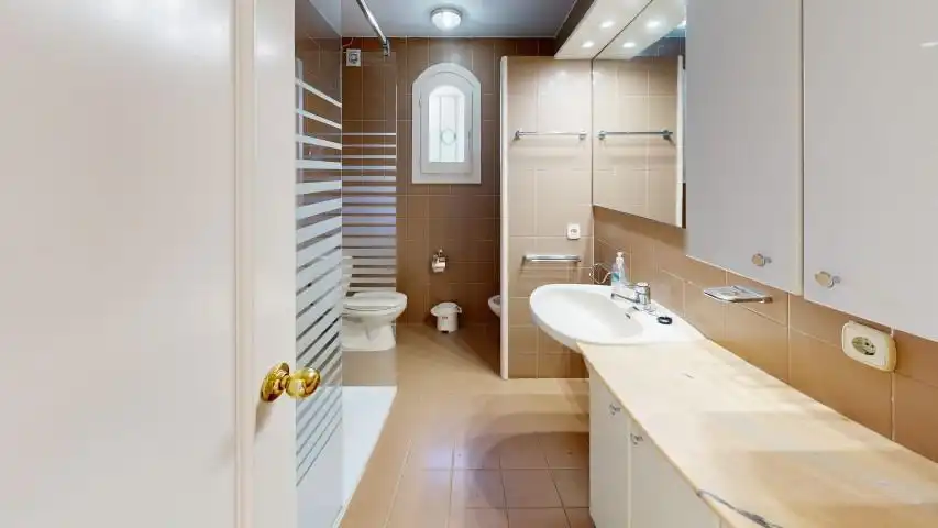Bany de Casa o xalet en venda en L'Ametlla de Mar  amb Aire condicionat, Jardí privat i Terrassa