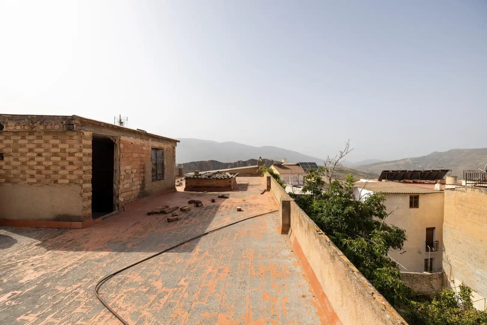 Vista exterior de Edificio en venta en Lanjarón