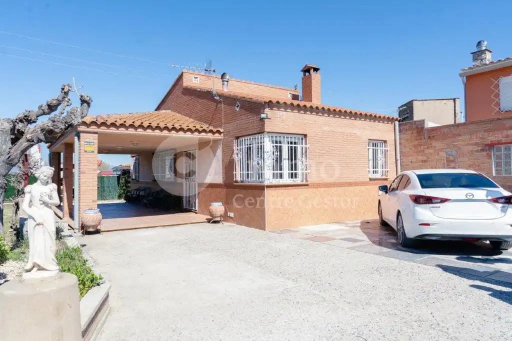 Vista exterior de Finca rústica en venda en Almenar amb Moblat
