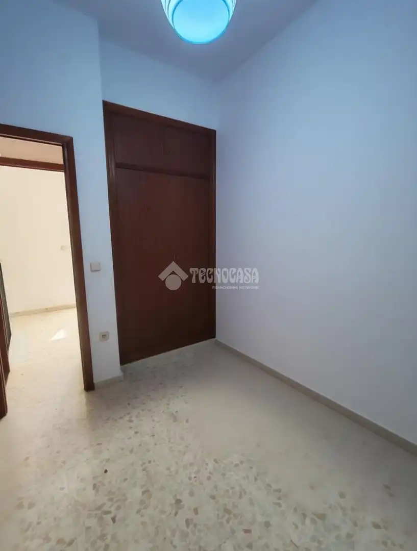 Dormitori de Casa adosada en venda en Marchena amb Aire condicionat
