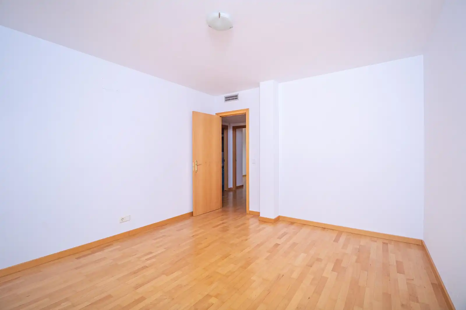 Flat for sale in Aranjuez  with Air Conditioner, Terrace and Storage room