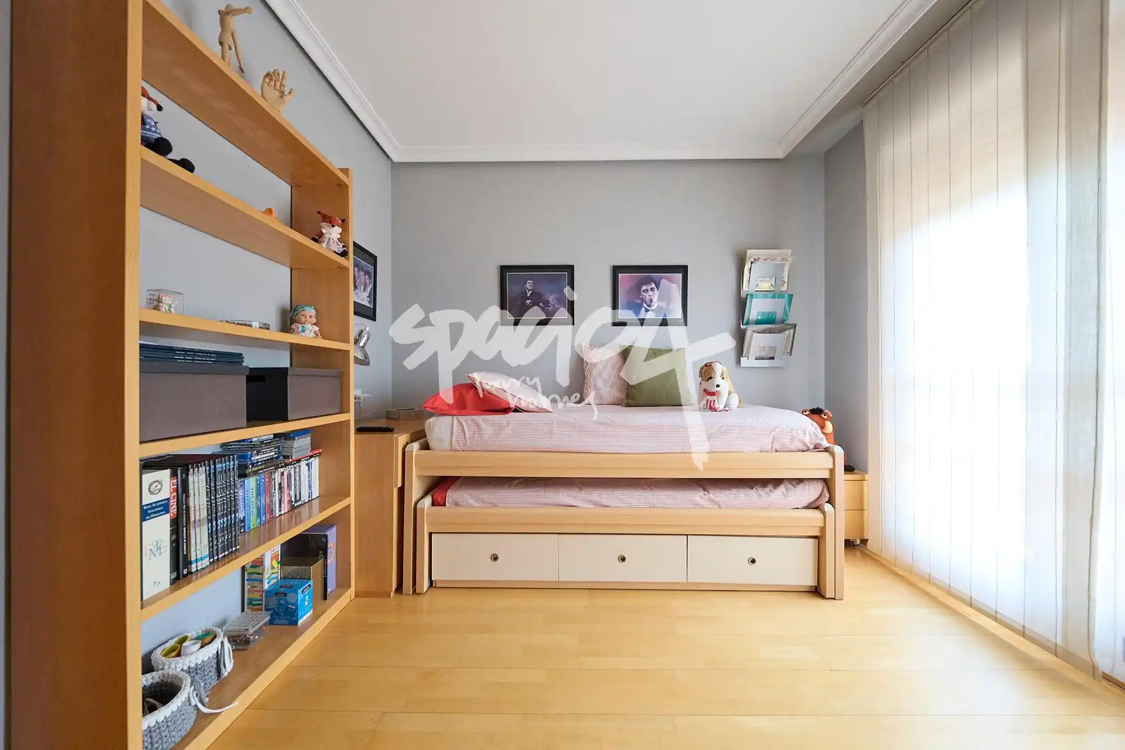 Schlafzimmer von Dachboden zum Verkauf in Majadahonda mit Heizung, Terrasse und Abstellraum