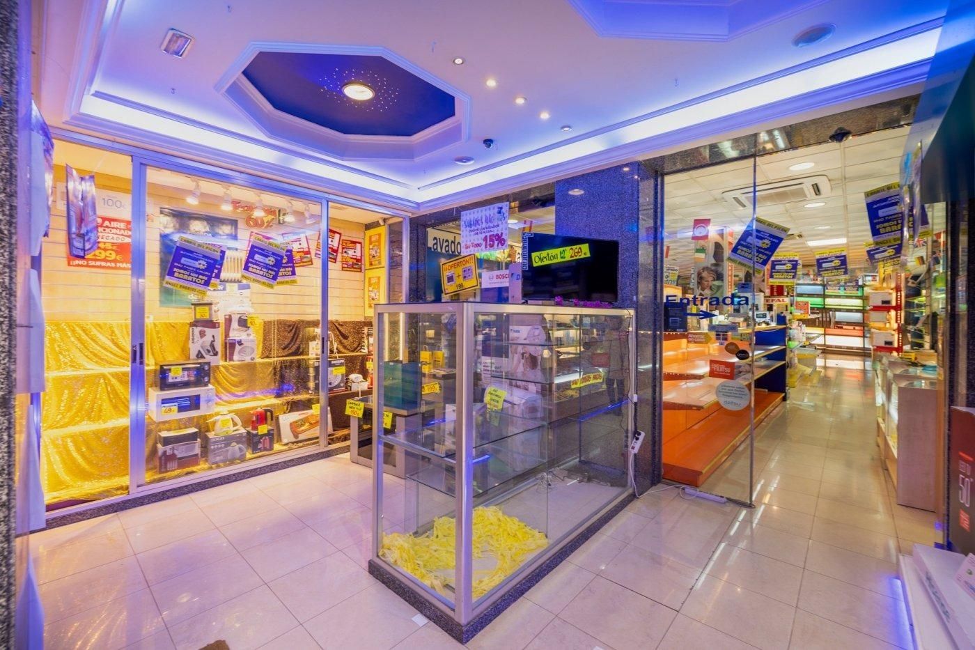 Premises for sale in  Granada Capital  with Air Conditioner