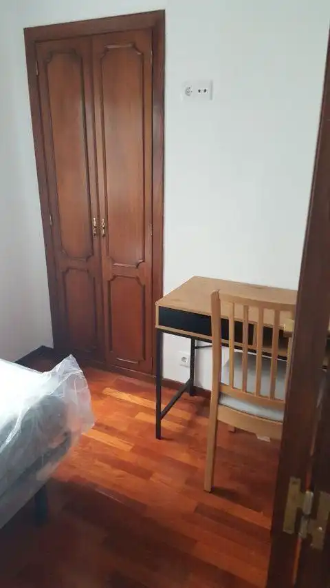 Flat for rent in Paseo de Colón, Campo da Torre - Mollabao