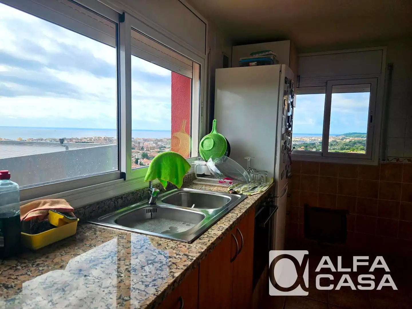 Cuina de Casa o xalet en venda en Pineda de Mar amb Aire condicionat, Calefacció i Jardí privat