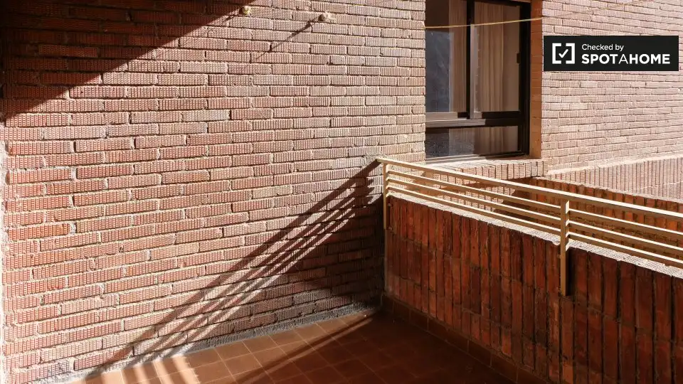 Terrassa de Apartament per a compartir en Granada amb Aire condicionat, Terrassa i Moblat
