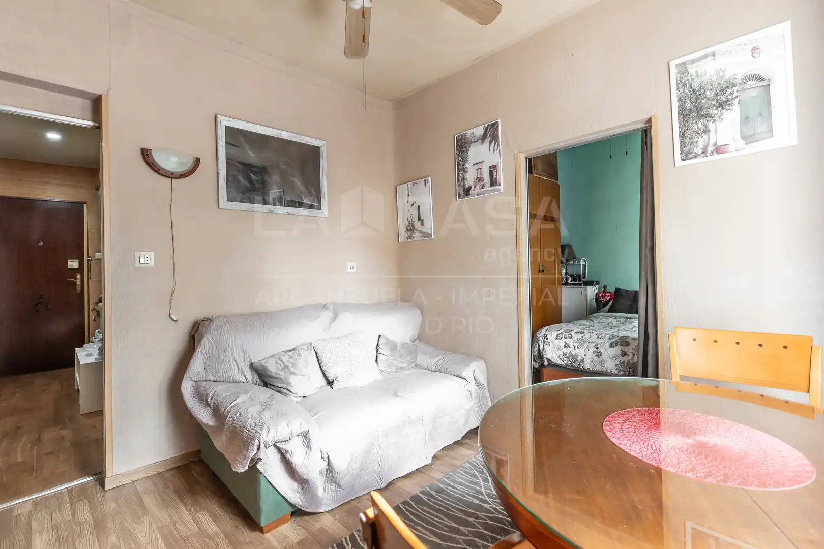 Habitación de Piso en venta en Madrid con Balcón