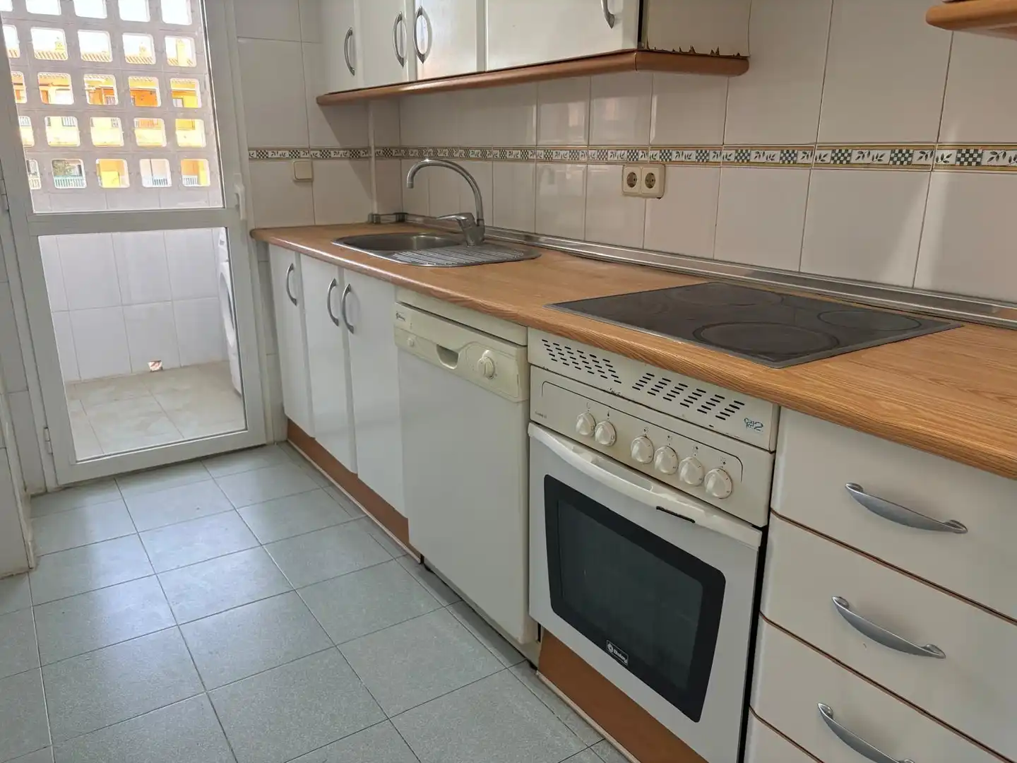 Cuina de Àtic en venda en Marbella amb Aire condicionat, Calefacció i Jardí privat