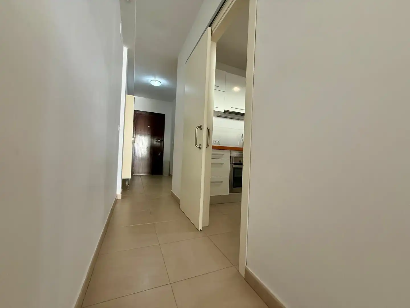 Flat for rent in Calle de Fernán Sánchez de Tovar, Cruz Roja