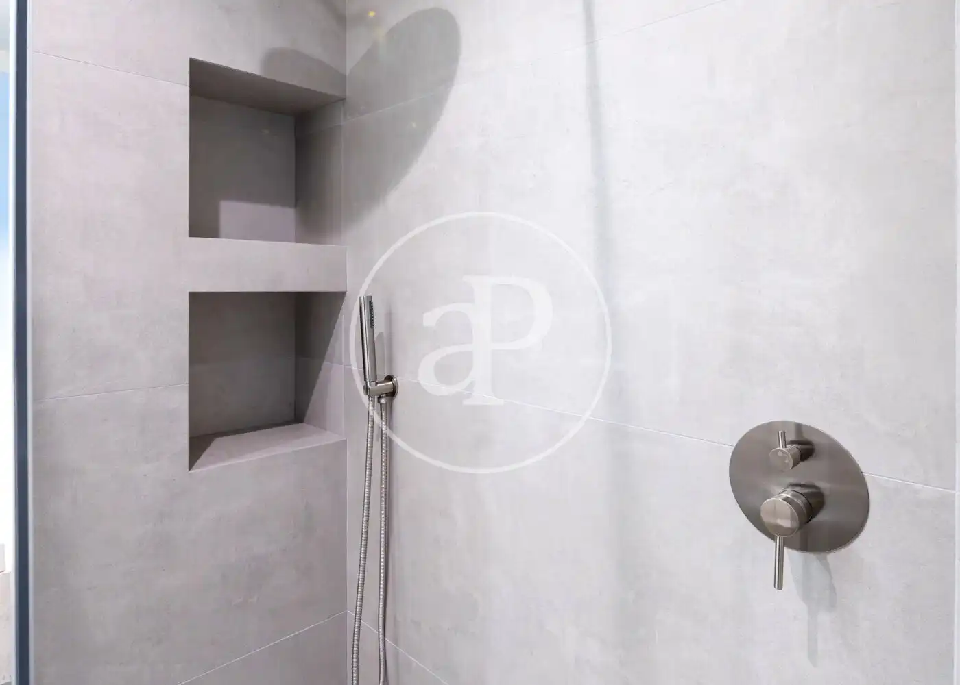 Badezimmer von Wohnung zum Verkauf in Madrid mit Klimaanlage, Heizung und Abstellraum