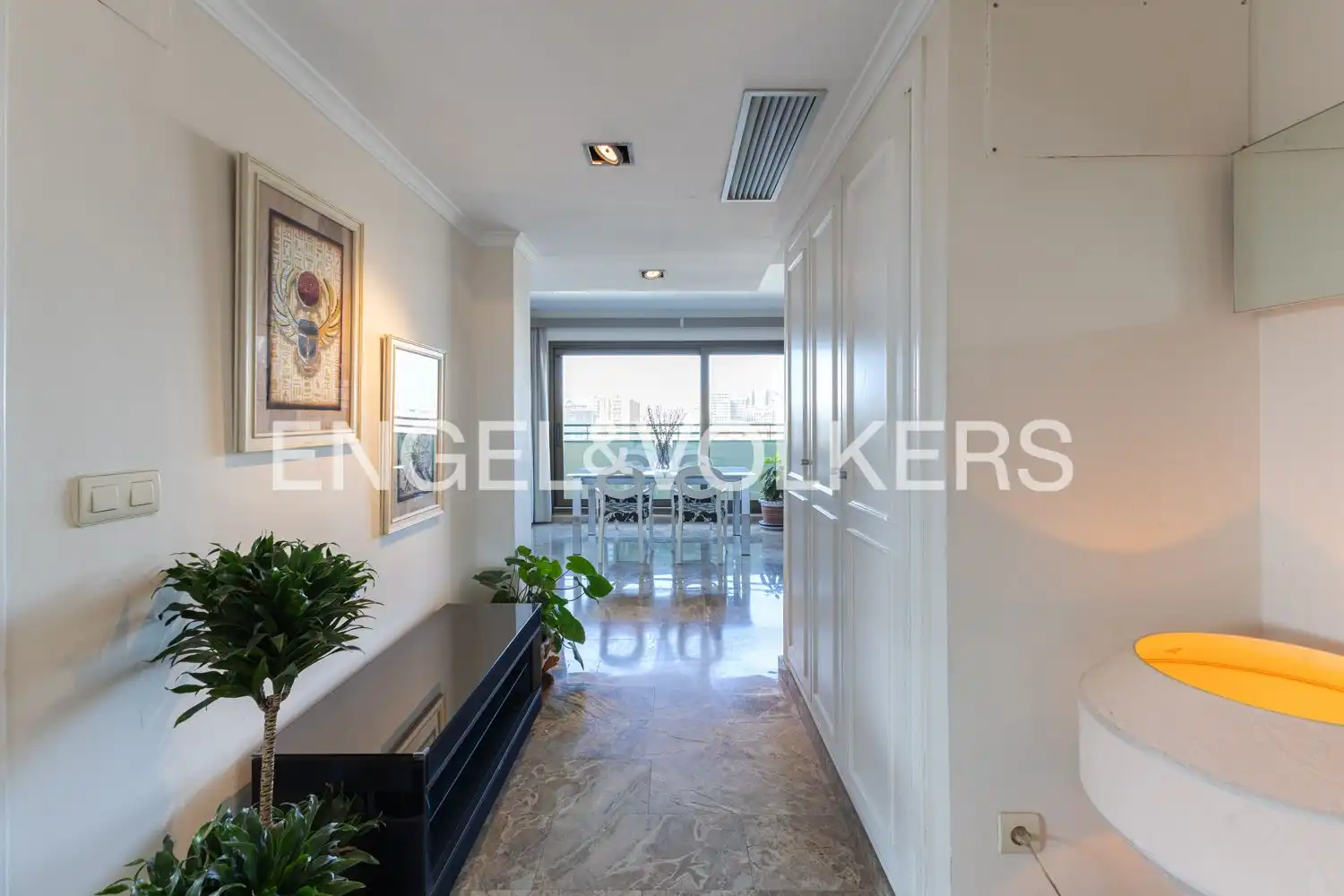 Wohnung zum Verkauf in Valencia mit Klimaanlage, Heizung und Terrasse