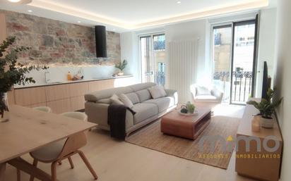 Sala d'estar de Pis en venda en Donostia - San Sebastián  amb Balcó
