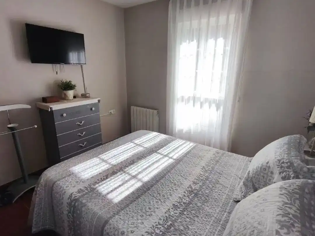 Dormitori de Casa adosada en venda en Langreo amb Jardí privat, Traster i Moblat