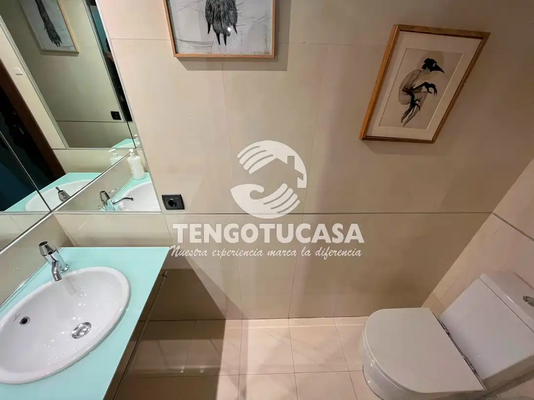 Bathroom of Flat for rent in Madrid  with Air Conditioner