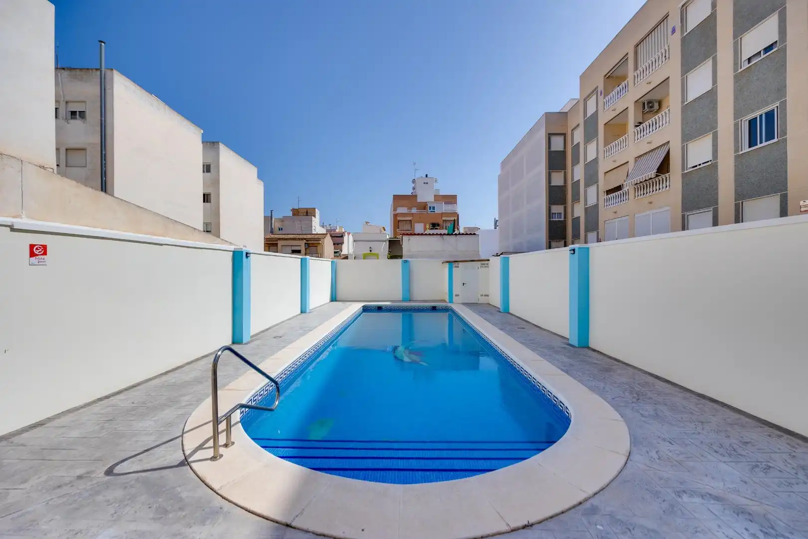 Piscina de Apartamento en venta en Torrevieja con Aire acondicionado, Terraza y Trastero