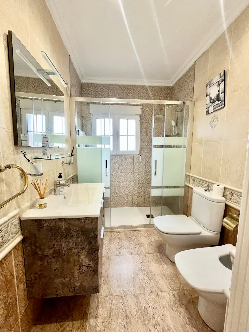 Baño de Casa o chalet en venta en Torrevieja con Aire acondicionado, Calefacción y Jardín privado