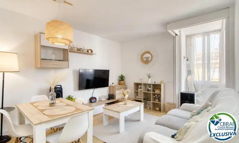 Sala d'estar de Apartament en venda en Roses amb Terrassa i Moblat