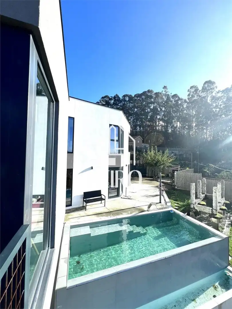 Vista exterior de Casa o xalet en venda en Vilagarcía de Arousa amb Aire condicionat, Jardí privat i Terrassa