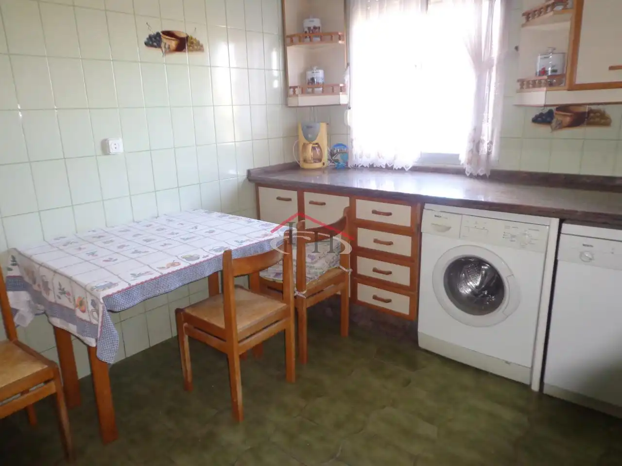 Cuina de Casa o xalet en venda en León Capital  amb Calefacció i Jardí privat