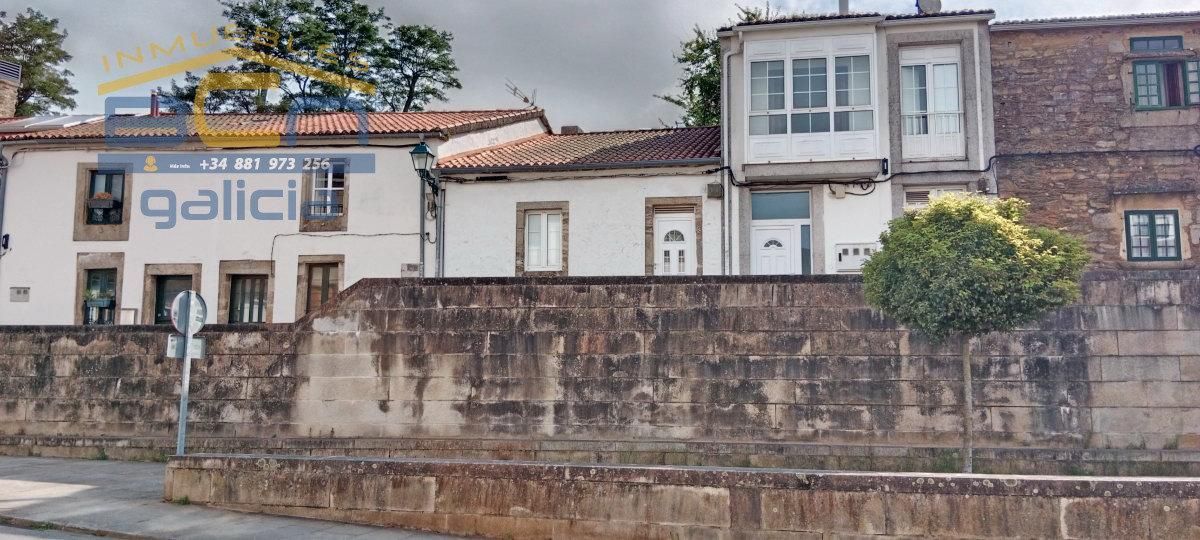Exterior view of Single-family semi-detached for sale in Santiago de Compostela 
