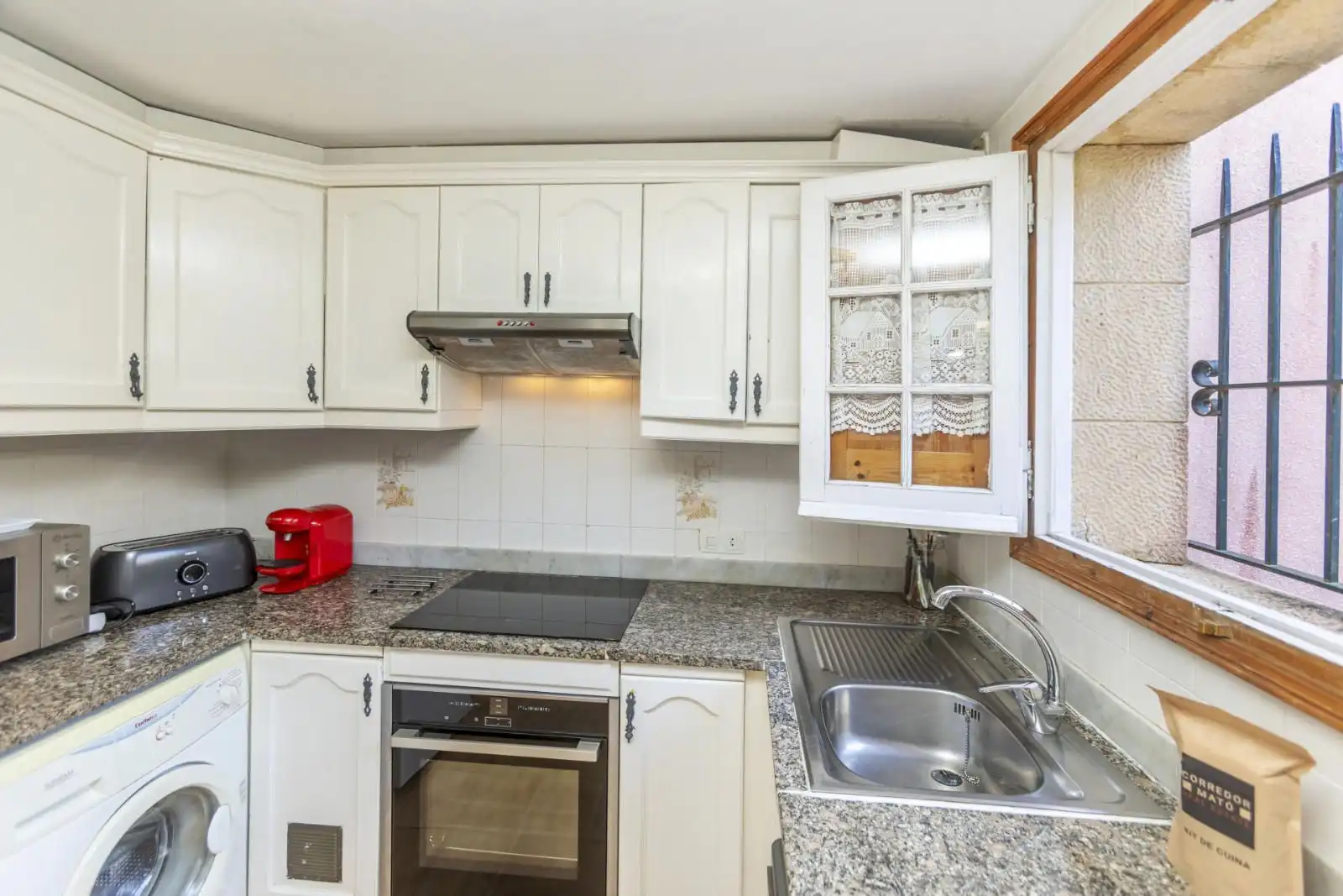 Küche von Einfamilien-Reihenhaus zum Verkauf in Palafrugell mit Heizung, Terrasse und Abstellraum