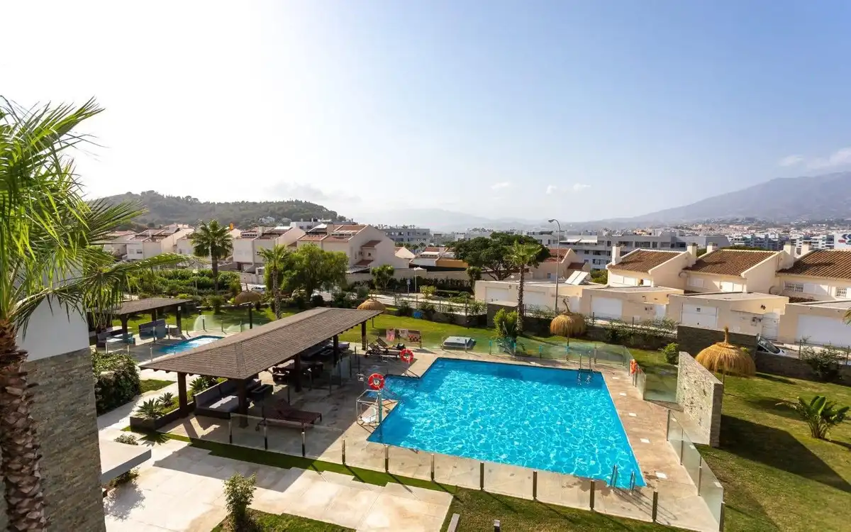 Apartamento con piscina en venta en Castillo Sohail - Myramar