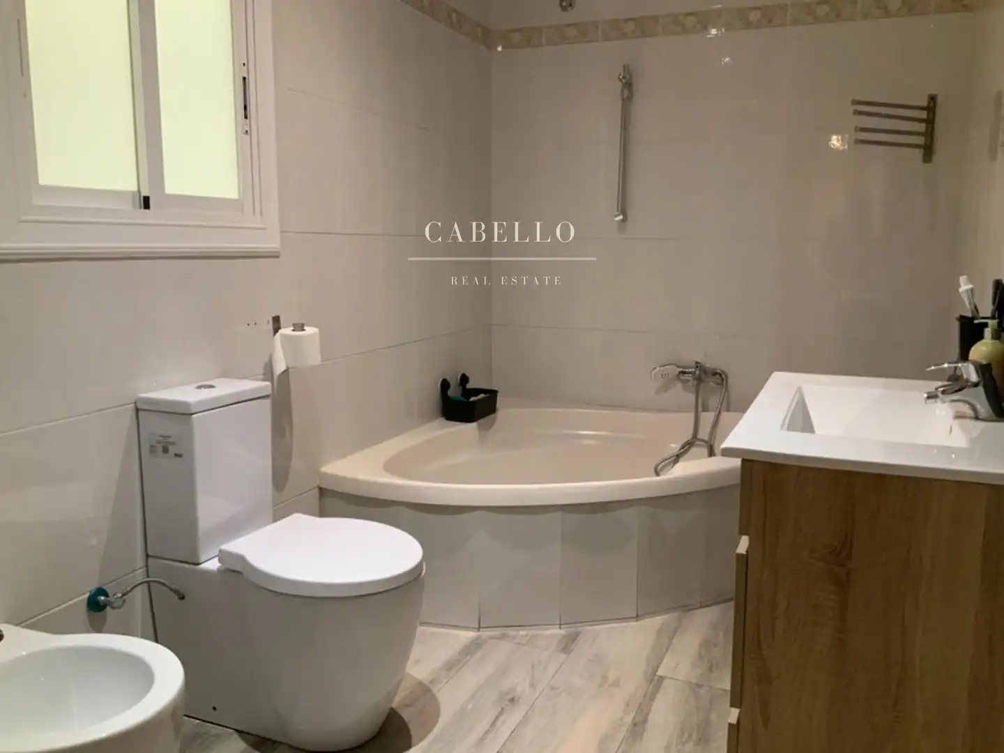 Bathroom of Flat for sale in Terrassa  with Oven