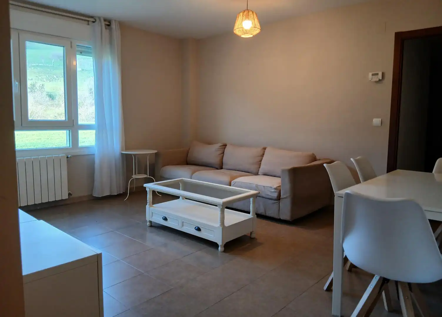 Sala de estar de Piso en venta en Santa María de Cayón con Calefacción, Trastero y Amueblado